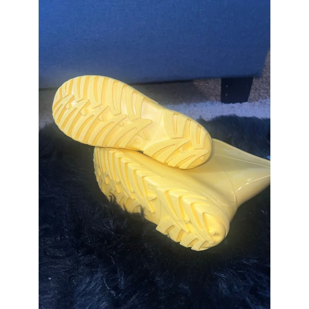 111.-     HISEA Kids size 4 rubber rain boots, waterproof midcalf